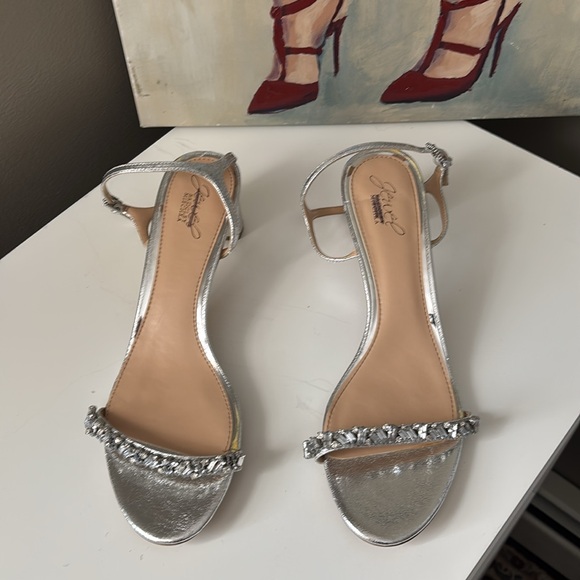 Jewel Badgley Mischka Dagny Strappy Low Block Heel
Sparkling Metallic Textile - Picture 3 of 6